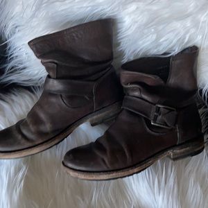 Brown boots size 5.5